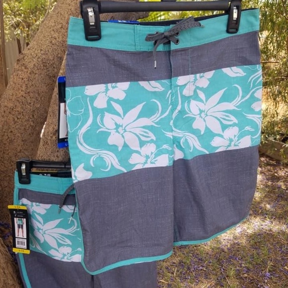 Hang Ten boys board shorts - Picture 2 of 4